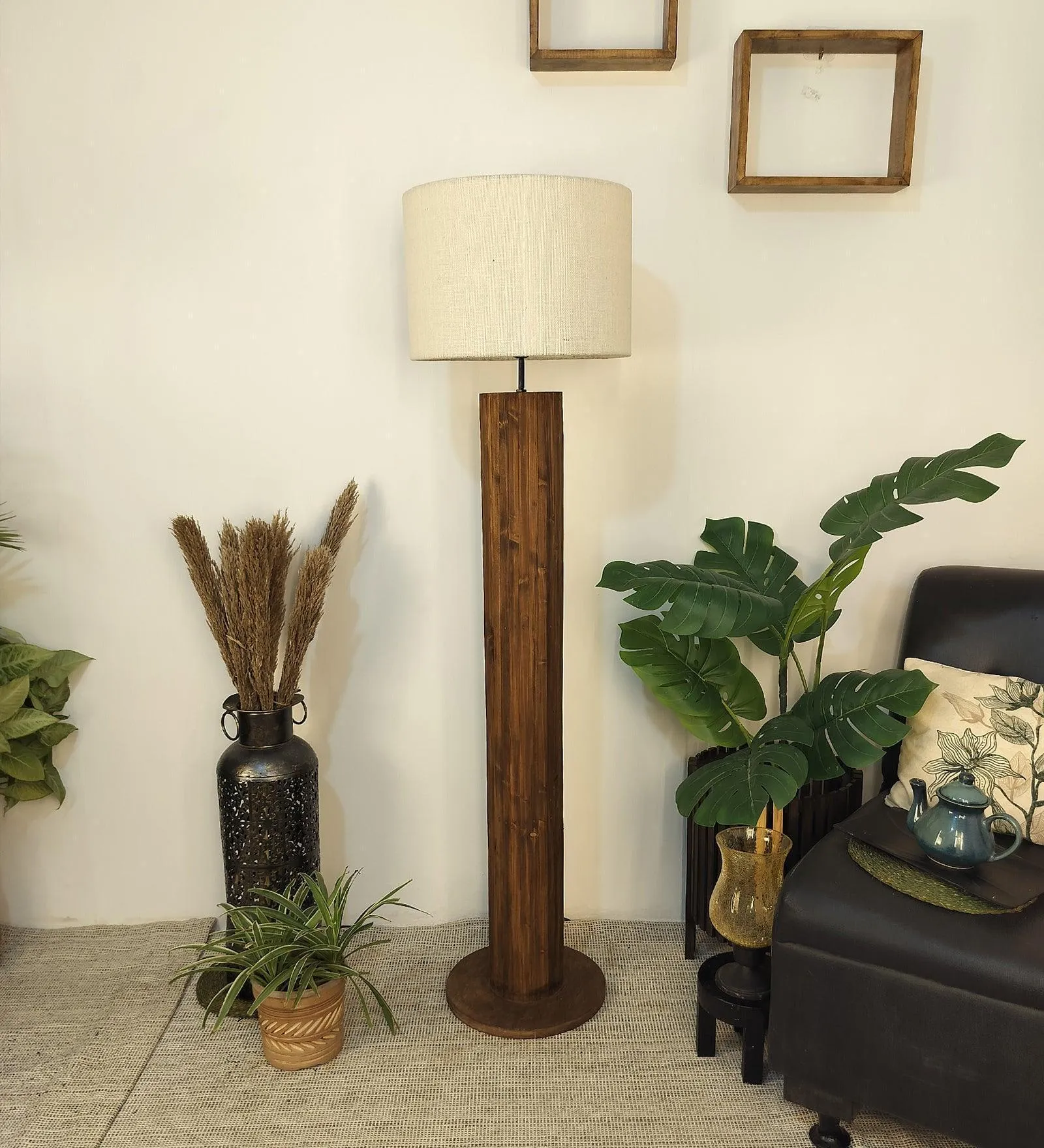 Cedar Wooden Floor Lamp with Beige Fabric | Lampshade with Brown Base
