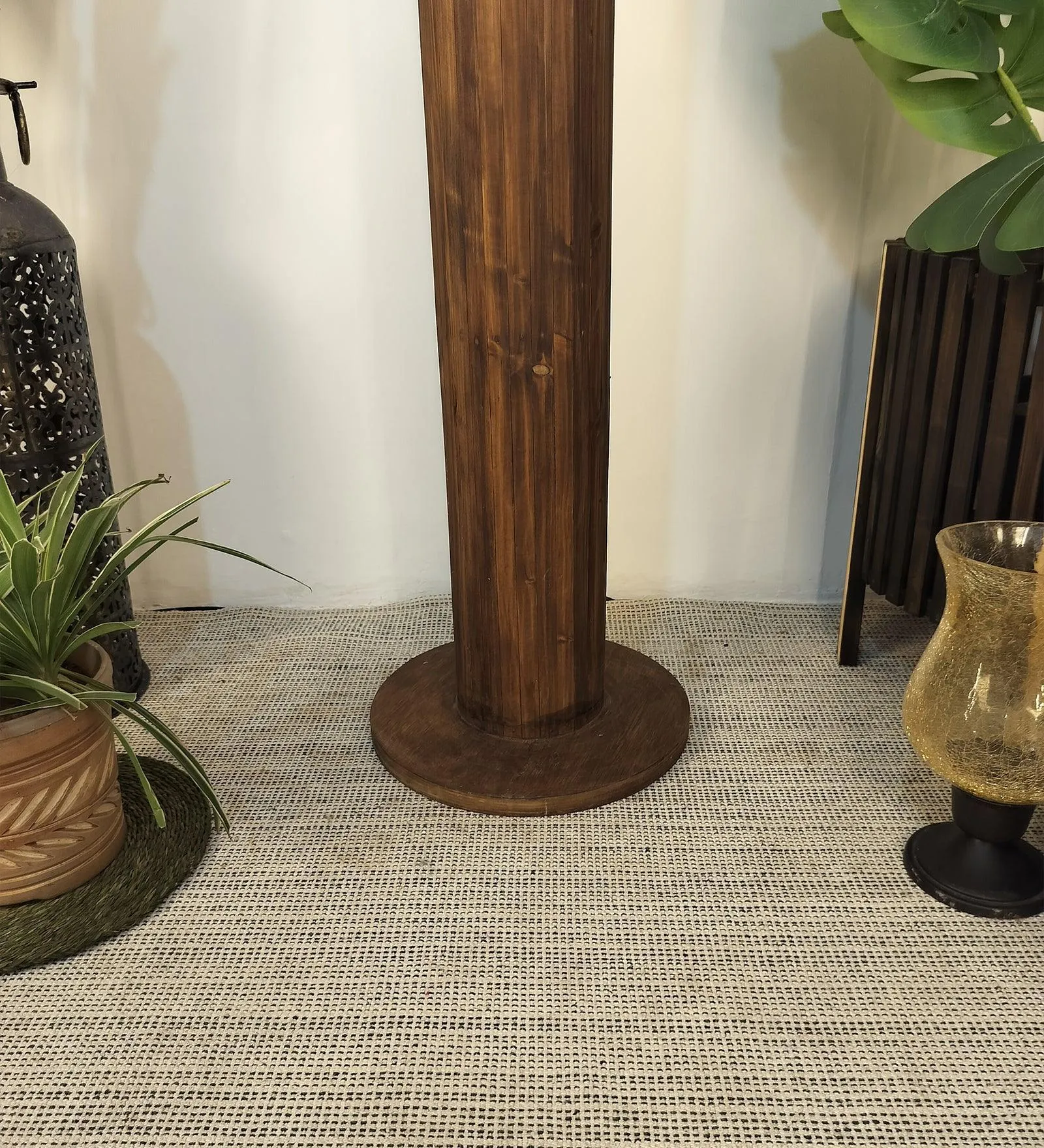 Cedar Wooden Floor Lamp with Beige Fabric | Lampshade with Brown Base