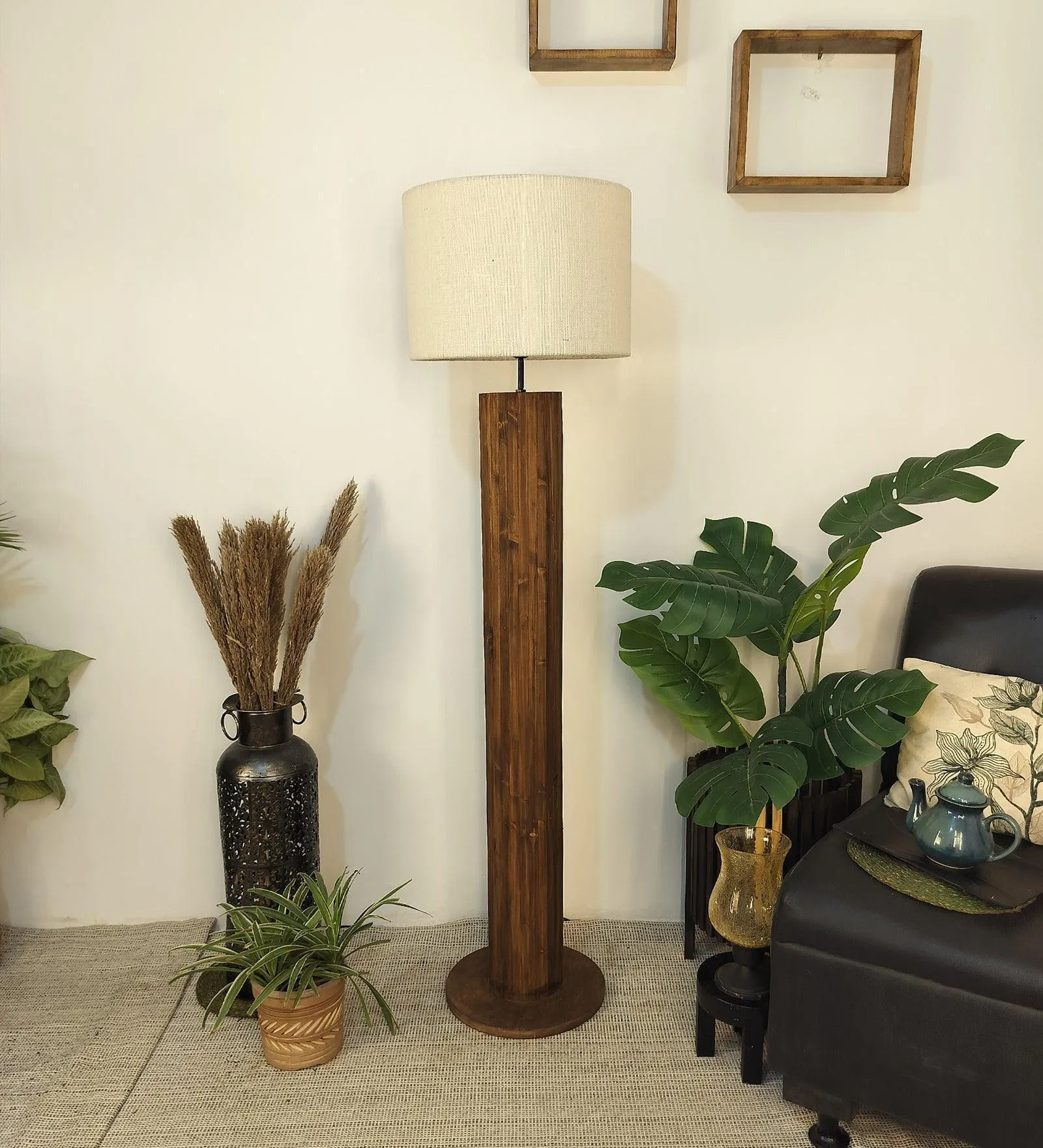 Cedar Wooden Floor Lamp with Beige Fabric | Lampshade with Brown Base