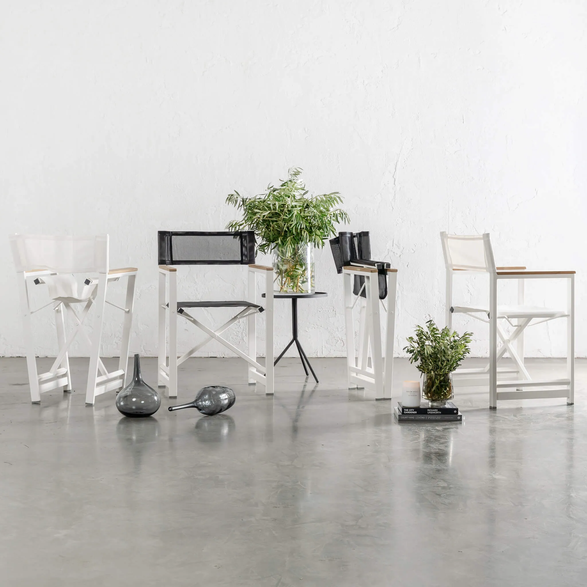 ORSON ALUMINIUM DIRECTORS CHAIR  |  WHITE ON WHITE  |  TEAK ARMS