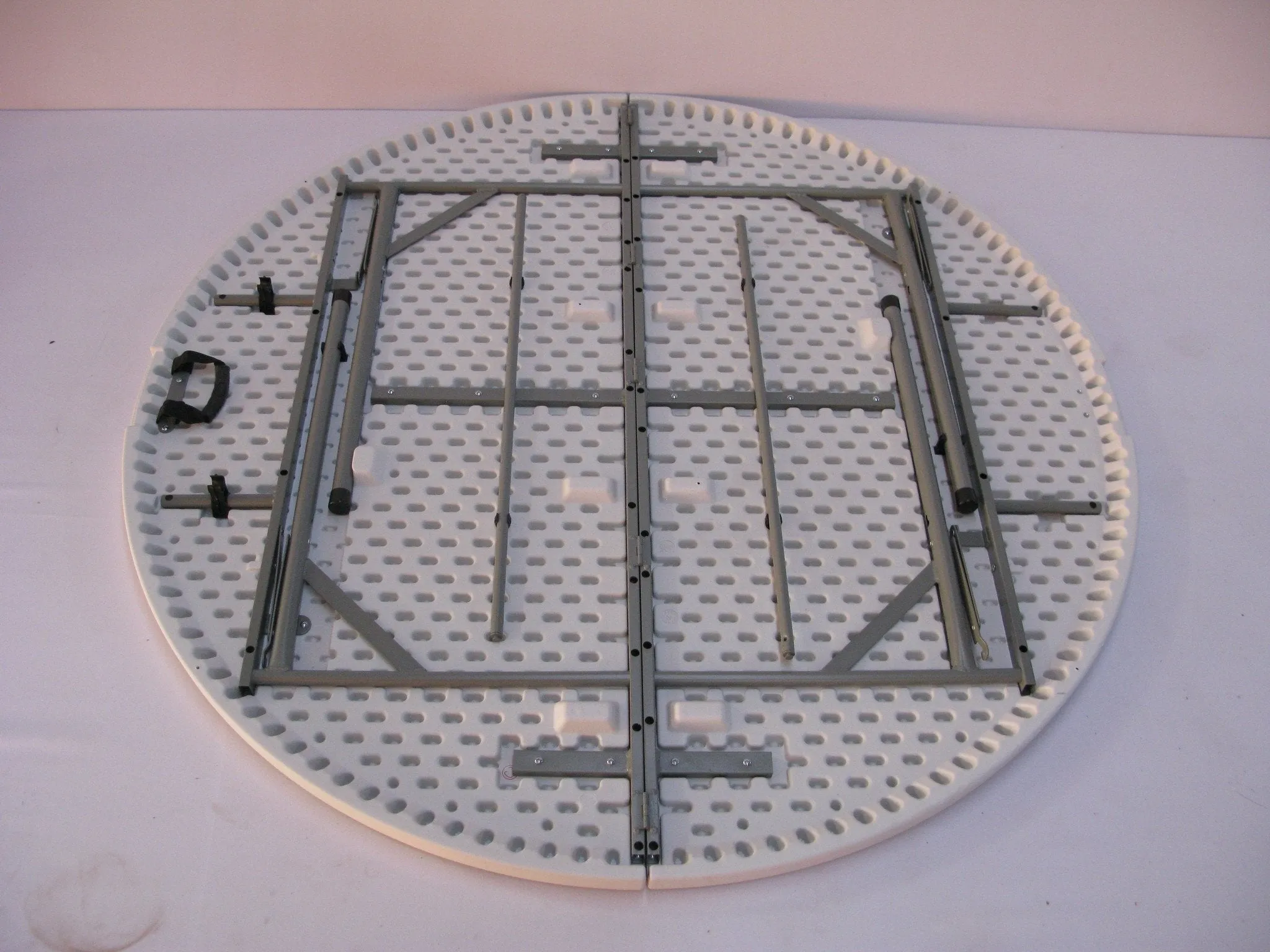 ROU004 - Fold in Half Round Plastic Tables- 1700mm (seats 8 -10 people)